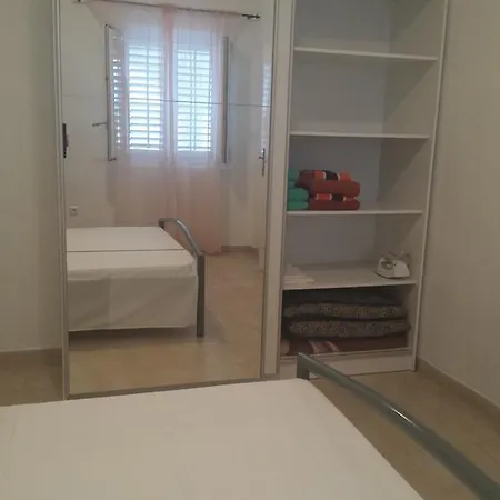 Iva Carob Tree Apartment *